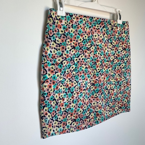 BCBGeneration Floral Print Mini Skirt Medium - Picture 4 of 9
